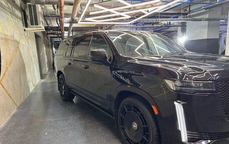 Cadillac Escalade V, 2023 год, 13 000 000 рублей, 16 фотография