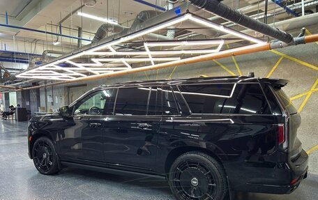 Cadillac Escalade V, 2023 год, 13 000 000 рублей, 17 фотография