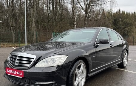 Mercedes-Benz S-Класс, 2011 год, 2 000 000 рублей, 3 фотография