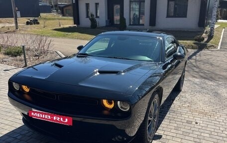 Dodge Challenger III рестайлинг 2, 2020 год, 4 000 000 рублей, 2 фотография