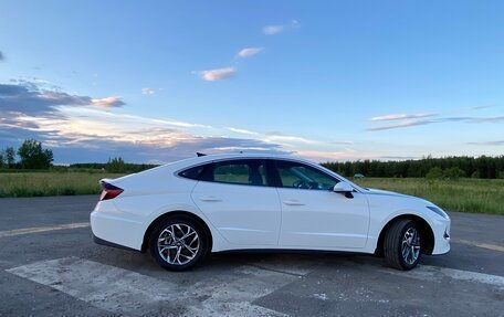 Hyundai Sonata VIII, 2021 год, 2 800 000 рублей, 10 фотография