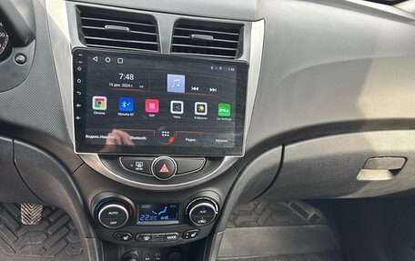 Hyundai Solaris II рестайлинг, 2016 год, 1 000 000 рублей, 16 фотография