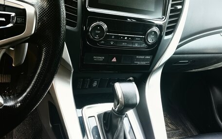 Mitsubishi Pajero Sport III рестайлинг, 2017 год, 2 850 000 рублей, 7 фотография