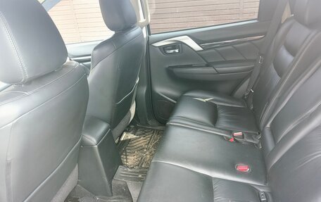 Mitsubishi Pajero Sport III рестайлинг, 2017 год, 2 850 000 рублей, 11 фотография