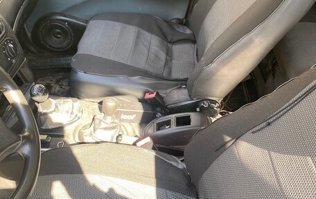 Chevrolet Niva I рестайлинг, 2003 год, 240 000 рублей, 6 фотография