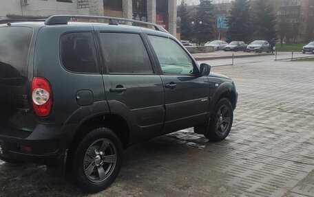 Chevrolet Niva I рестайлинг, 2017 год, 845 000 рублей, 2 фотография