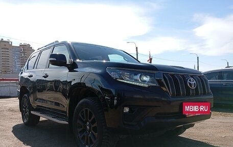 Toyota Land Cruiser Prado 150 рестайлинг 2, 2021 год, 5 600 000 рублей, 2 фотография