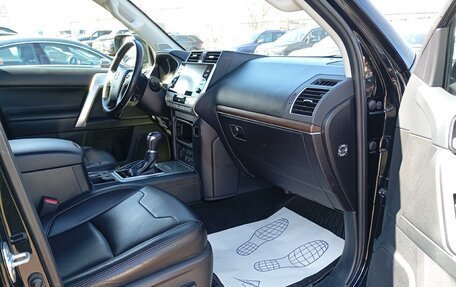 Toyota Land Cruiser Prado 150 рестайлинг 2, 2021 год, 5 600 000 рублей, 12 фотография