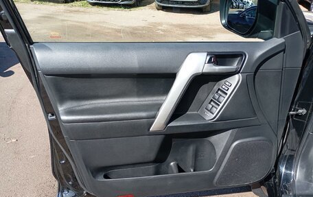 Toyota Land Cruiser Prado 150 рестайлинг 2, 2021 год, 5 600 000 рублей, 16 фотография