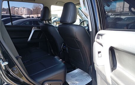 Toyota Land Cruiser Prado 150 рестайлинг 2, 2021 год, 5 600 000 рублей, 13 фотография