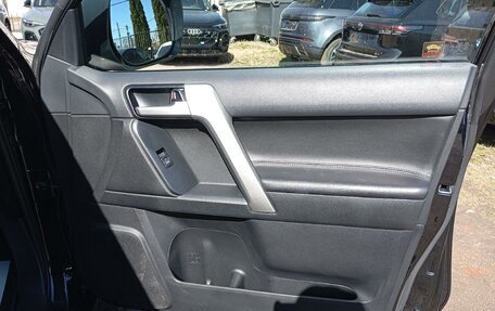 Toyota Land Cruiser Prado 150 рестайлинг 2, 2021 год, 5 600 000 рублей, 18 фотография