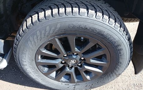 Toyota Land Cruiser Prado 150 рестайлинг 2, 2021 год, 5 600 000 рублей, 24 фотография