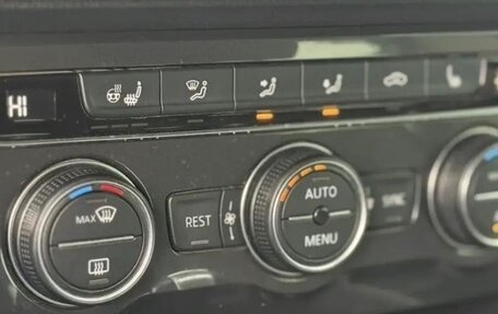 Volkswagen Tiguan II, 2020 год, 2 695 000 рублей, 9 фотография