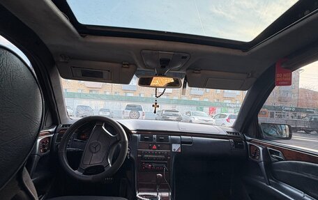 Mercedes-Benz E-Класс, 1997 год, 300 000 рублей, 2 фотография