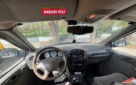 Chrysler Town & Country IV, 2003 год, 595 000 рублей, 13 фотография