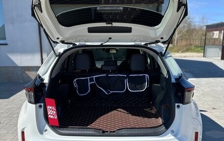 Toyota Yaris Cross, 2020 год, 2 200 000 рублей, 10 фотография