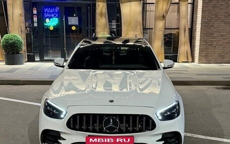 Mercedes-Benz E-Класс, 2021 год, 4 500 000 рублей, 2 фотография