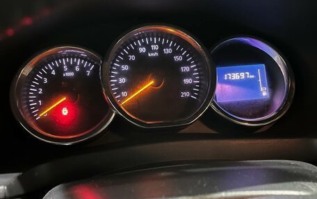 Renault Logan II, 2017 год, 650 000 рублей, 6 фотография