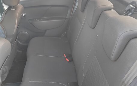 Renault Logan II, 2017 год, 820 000 рублей, 10 фотография