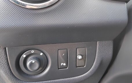 Renault Logan II, 2017 год, 820 000 рублей, 14 фотография