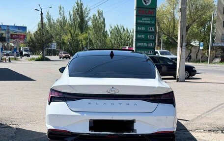 Hyundai Elantra, 2023 год, 1 700 000 рублей, 5 фотография