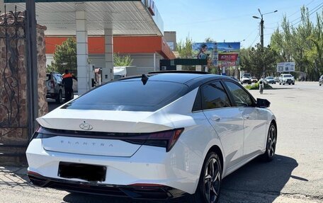 Hyundai Elantra, 2023 год, 1 700 000 рублей, 4 фотография