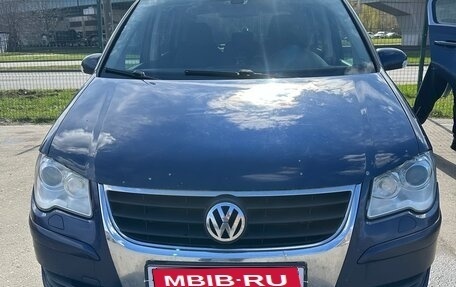 Volkswagen Touran III, 2008 год, 700 000 рублей, 1 фотография