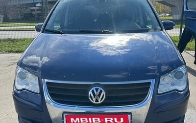 Volkswagen Touran III, 2008 год, 700 000 рублей, 1 фотография