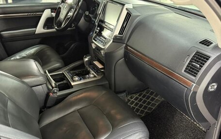 Toyota Land Cruiser 200, 2020 год, 6 200 000 рублей, 10 фотография