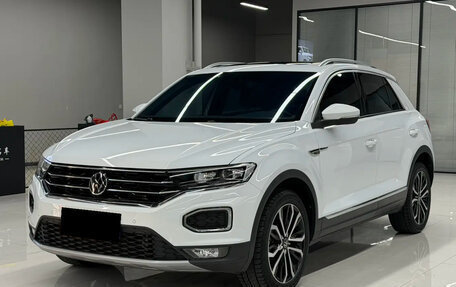 Volkswagen T-Roc I, 2022 год, 2 750 000 рублей, 3 фотография