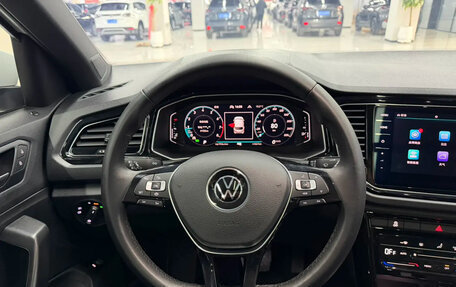 Volkswagen T-Roc I, 2022 год, 2 750 000 рублей, 7 фотография