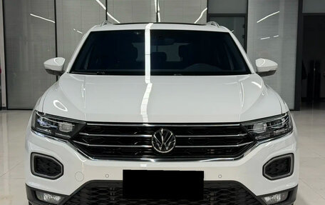 Volkswagen T-Roc I, 2022 год, 2 750 000 рублей, 2 фотография