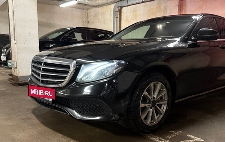 Mercedes-Benz E-Класс, 2019 год, 1 900 000 рублей, 3 фотография