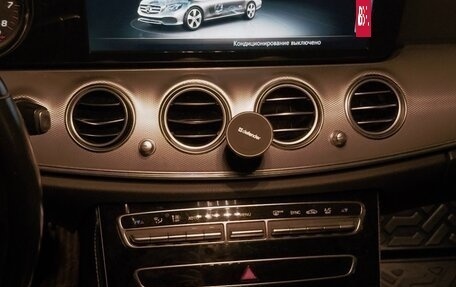 Mercedes-Benz E-Класс, 2019 год, 1 900 000 рублей, 4 фотография