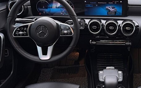 Mercedes-Benz A-Класс, 2021 год, 1 800 000 рублей, 7 фотография