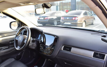 Mitsubishi Outlander III рестайлинг 3, 2013 год, 1 387 000 рублей, 15 фотография