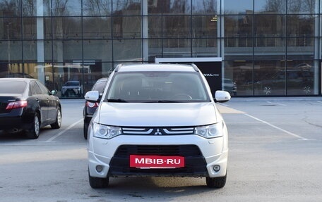 Mitsubishi Outlander III рестайлинг 3, 2013 год, 1 387 000 рублей, 8 фотография