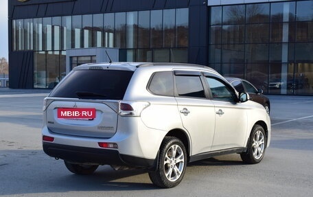 Mitsubishi Outlander III рестайлинг 3, 2013 год, 1 387 000 рублей, 4 фотография