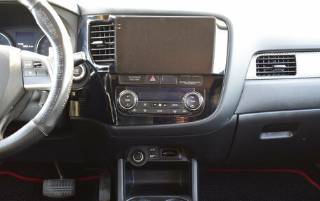 Mitsubishi Outlander III рестайлинг 3, 2013 год, 1 387 000 рублей, 17 фотография