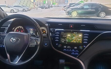 Toyota Camry, 2020 год, 2 700 000 рублей, 4 фотография