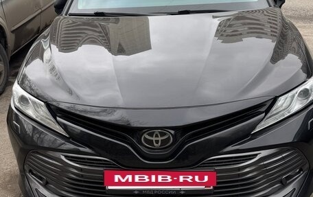 Toyota Camry, 2020 год, 2 700 000 рублей, 2 фотография