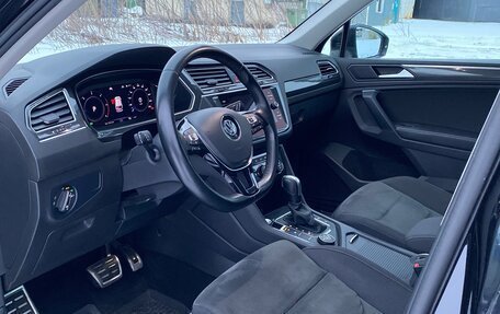 Volkswagen Tiguan II, 2019 год, 2 840 000 рублей, 16 фотография