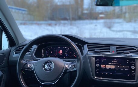 Volkswagen Tiguan II, 2019 год, 2 840 000 рублей, 28 фотография