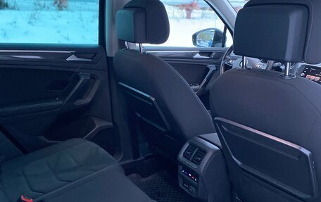 Volkswagen Tiguan II, 2019 год, 2 840 000 рублей, 33 фотография