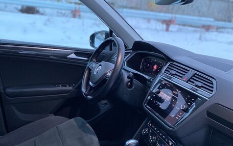 Volkswagen Tiguan II, 2019 год, 2 840 000 рублей, 34 фотография