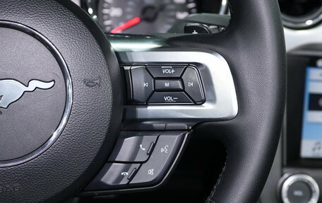 Ford Mustang VI рестайлинг, 2017 год, 2 990 000 рублей, 18 фотография