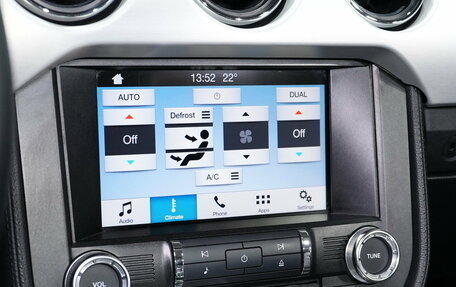 Ford Mustang VI рестайлинг, 2017 год, 2 990 000 рублей, 21 фотография