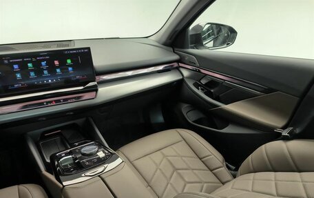 BMW 5 серия, 2025 год, 8 320 000 рублей, 12 фотография