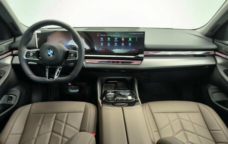 BMW 5 серия, 2025 год, 8 320 000 рублей, 11 фотография