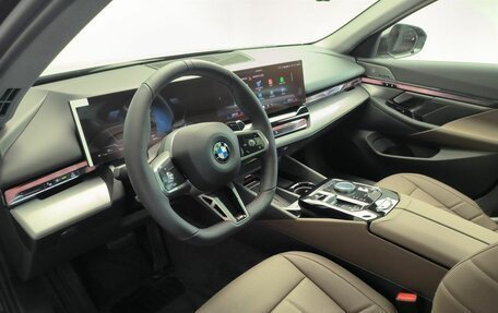 BMW 5 серия, 2025 год, 8 320 000 рублей, 16 фотография